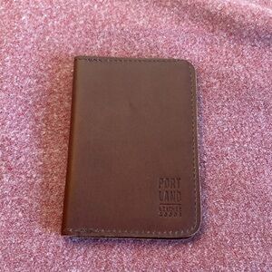 PORTLAND LEATHER Modern Passport Holder